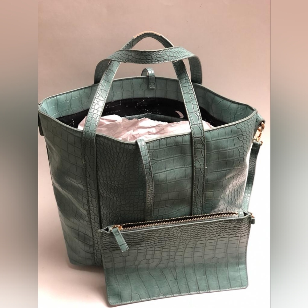 Malibu Skye Women's 2 Piece Set Alicia Tote, Pouch & Wristlet  color green handb
